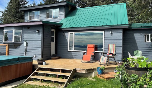 Paradise Suites in Homer Alaska, an entire house w/a hot tub