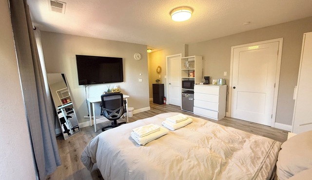 Peaceful 1B1B Close to Meta and Stanford breakfast with AC in East Palo Alto