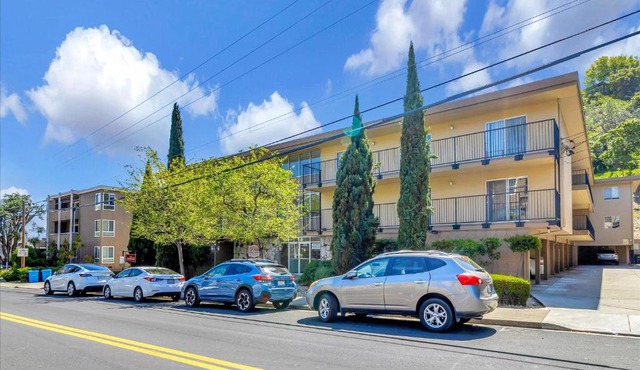 Peaceful Family Friendly 2BR 2BA Entire Apt Unit in Belmont Hill