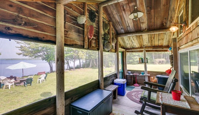 Peaceful Lakefront Cabin Getaway: Dock, Fire Pit!