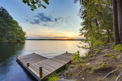 Peaceful Lakefront Maine Cabin w/Sunset Views