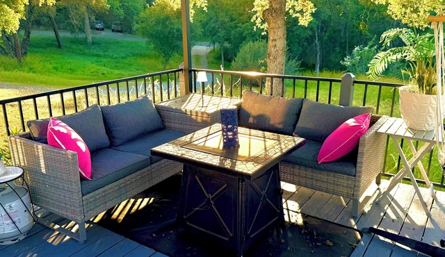 Peaceful Mountain retreat with HUGE deck & Hot tub! Just 40 min to Yosemite gate
