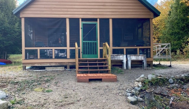 Peaceful Off Grid cabin on Eskatassis pond that is perfect for relaxing stays.
