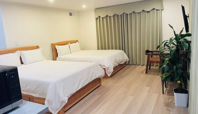 Peaceful Stay Minutes from SFO – Spacious Room, Free Parking, Safe Neighborhood