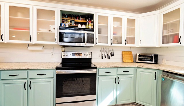 Peaceful Lake Retreat 2-bedroom house in beautiful Morgan's Point Resort with AC