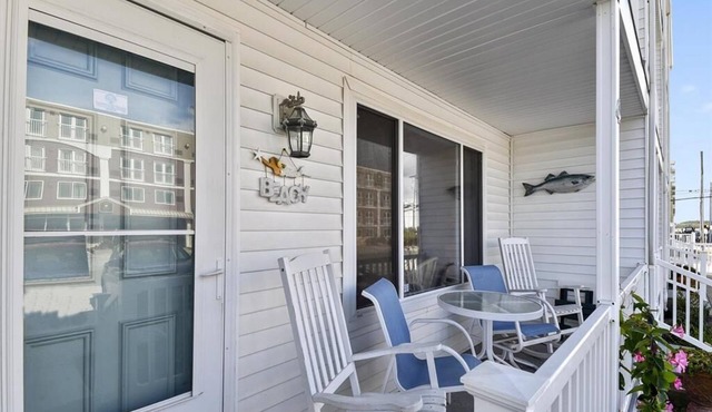 Perfect For Two!.Condo w/Pool & Ocean Block