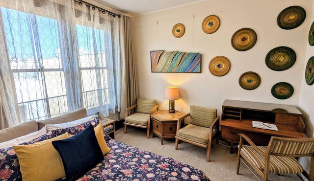 Perfect Location - 4BD,1BA - Restored Redwood Home of SF Artists
