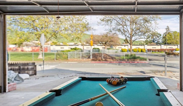 Pet Friendly, 5m to Niles District, Pool Table