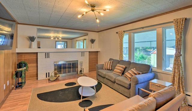 Pet-friendly Anchorage Gem: Walkable Location