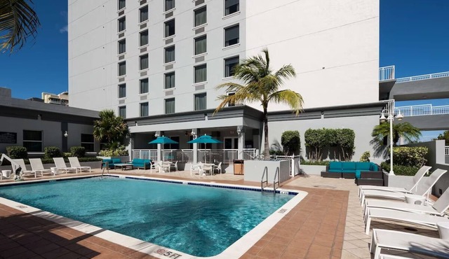 Pet-Friendly Getaway | Outdoor Pool | Free Breakfast | Port Everglades - 3 mi