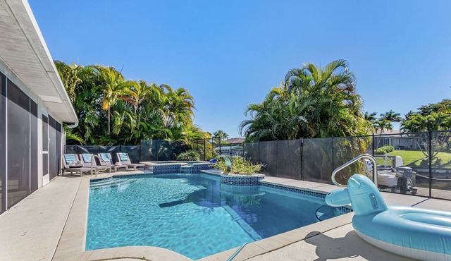 Pet Friendly,Gulf Access Villa w/Heated Pool, Spa, & kayaks! -Villa Dantasy- Roelens Vacations