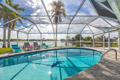 Pet Friendly, Lake view, Game Room - Villa Coral Palace - Roelens Vacations