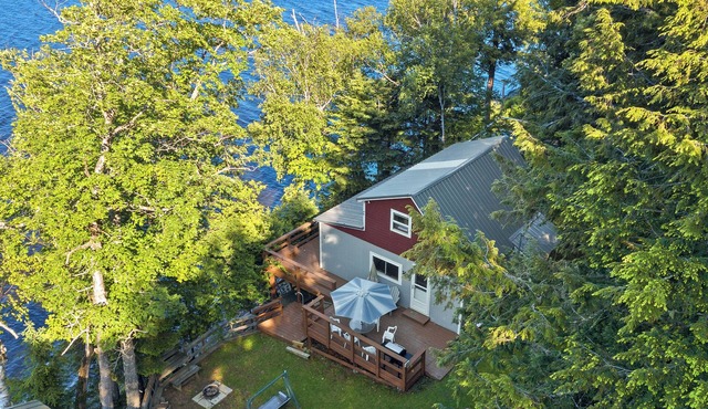 Picturesque Family Lake Side Cabin