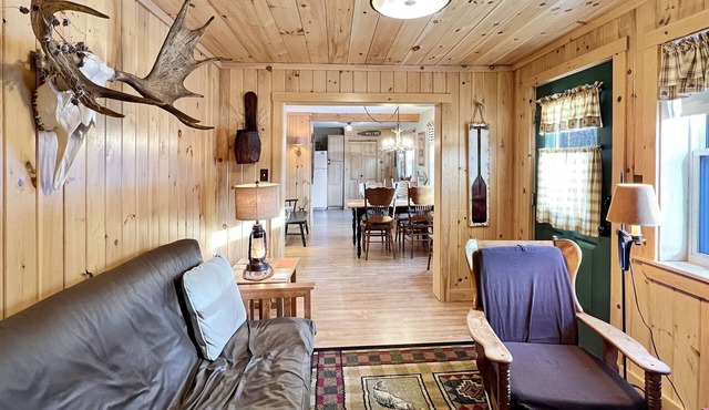 Pine Cone Cottage (Close to Town and Snowmobile Trails!)