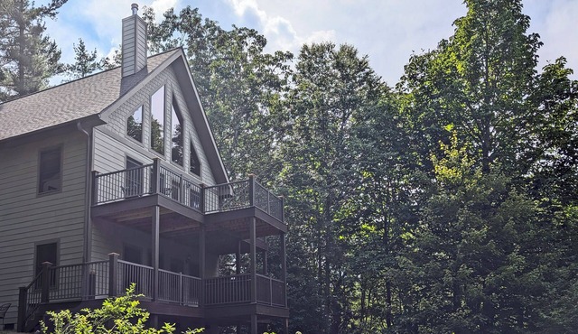 Pisgah Forest: 3 BR/3BA, Hot Tub, Wood Stove, Patio, Firepit, Grill, EV Charger