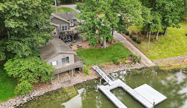 Pool Table, Massive Balcony, Firepit, & Spacious!