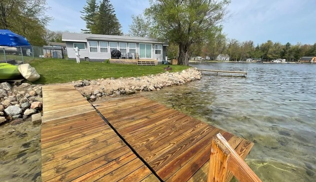 Pratt Lake Peninsula: Summer on Pratt Lake Kayaks Included Dog Friendly