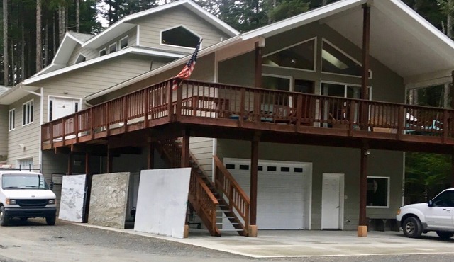 Precision Lodge - 3 one-bedroom units and two private room in a shared house - DISCOUNT ON TOURS!