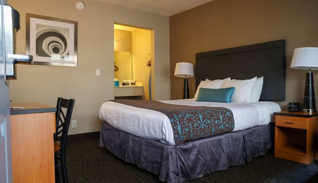 Premium Queen Room in Motel in SOMA, Free Parking,Breakfast,15 Min to Moscone
