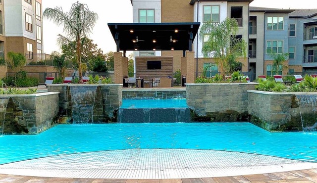 Pristine Apartment w/ King Bed & Resort Style Pool