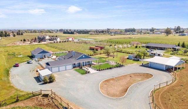 Pristine Farmhouse in the Heart of Lodi Wine Country