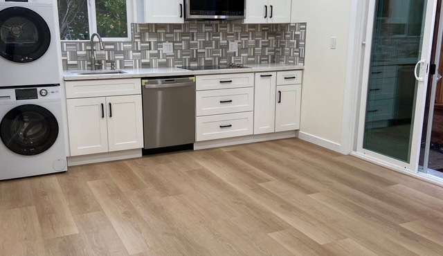 Private cottage - in charming old Palo Alto, full kitchen, 1BR/1BA. common area