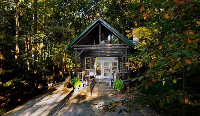 Private Cottage with Fireplace and Hottub