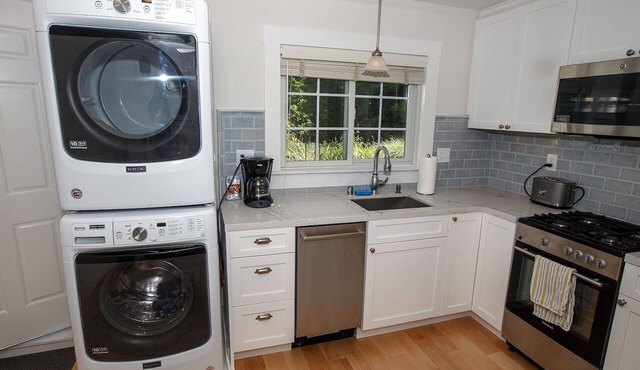 Private Cottage with Chef's Kitchen & Washer/Dryer Near Palo Alto