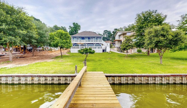 Private Dock! Dog-Friendly Lake Livingston Retreat