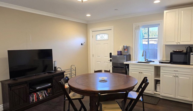 Private In-Law Suite with Kitchenette in Sunnyvale next to Park