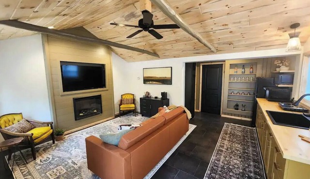 Private lake access-Kayaks-Fishing-Swimming-Board Games-Darts-Corn hole-Wifi-AC