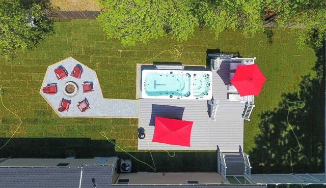 Private Oasis ~ Pool & Hot Tub & Backyard Paradise