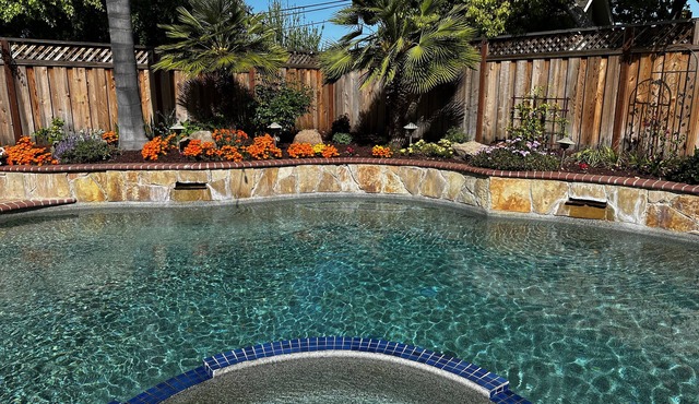 Private Queen Suite with Pool and Hot Tub