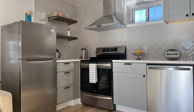 Private, remodeled cottage with modern amenities in desirable Crocker Highlands