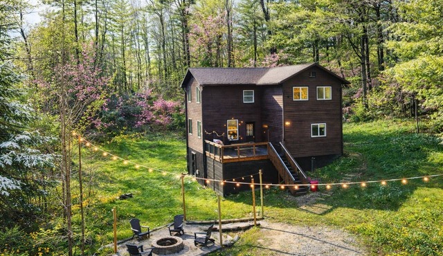 Private Ridgetop Retreat RRG: Hot Tub & Dogs OK in Campton