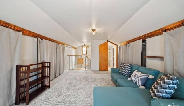 Private, Spacious 5 Bedroom House