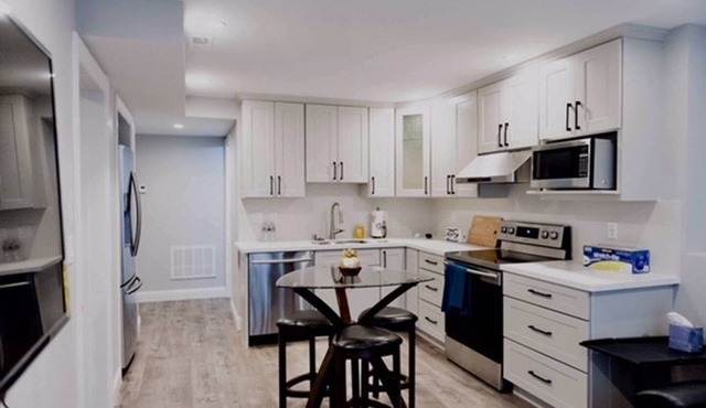 Private Suite 1Bd1Ba Living Room Kitchen in Decent and Convenient Neighborhood