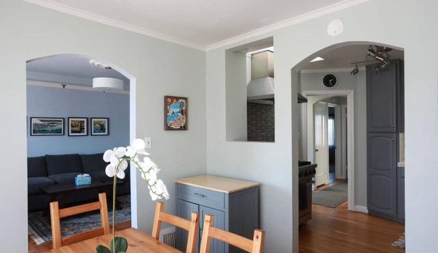 Quaint 2BR/1BA Apt - 7 min walk to Ocean Beach