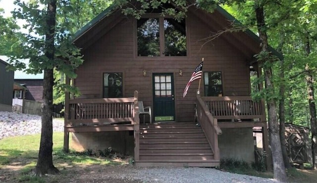 Quaint Cabin in the Trees!