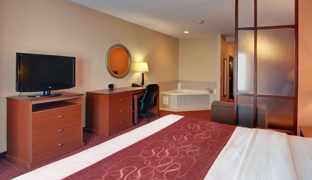 Quality Suites Near Cedar Creek Lake