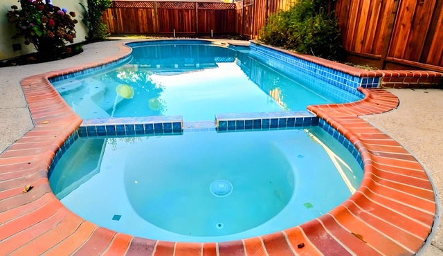 Quarry Lake Oasis: Pool, Game Room, Fruit Trees!