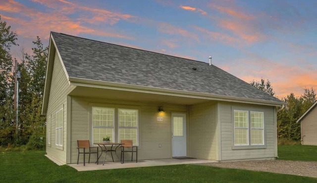 Quiet/New 2bd Suite w/Laundry, Kitchen, Wi-Fi