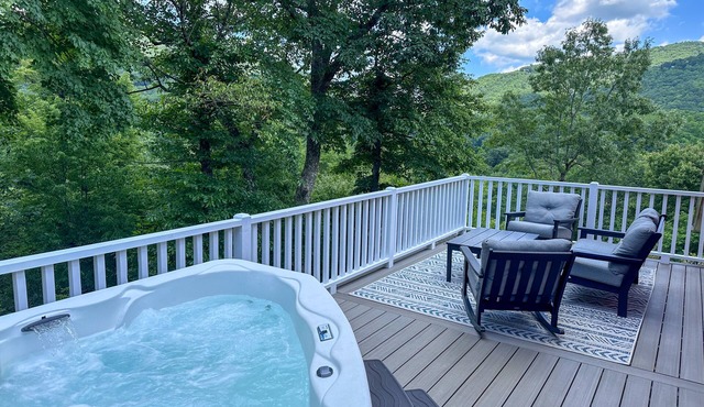 Red Barn Escape: Hot Tub, Fire Pit, Grill - Mountain Views Near Asheville!