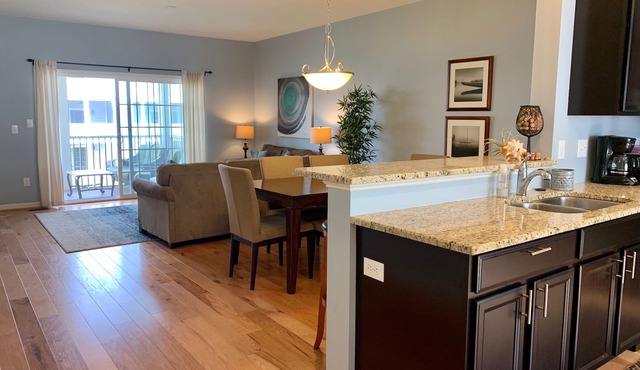 Rehoboth Crossing - Walk to outlets/dining/trail/beach - 3 Suites/4 Bathrooms