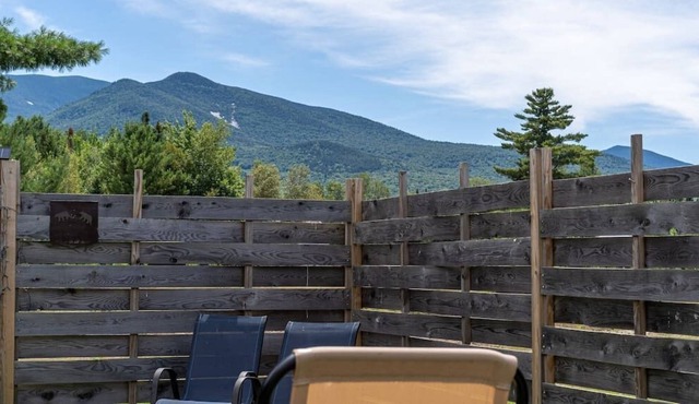 Relax with mountain views & a hot tub #5