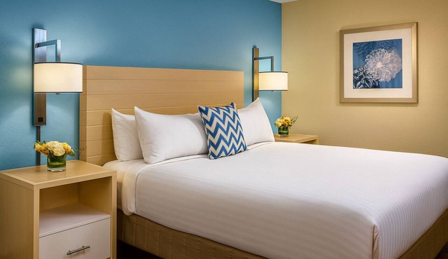 Relaxation in Cincinnati! 2 Units & 2 BR each w/Free Breakfast | Seasonal Pool
