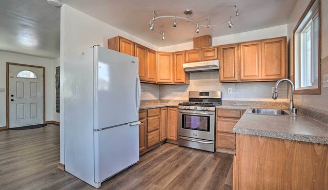 Relaxing Anchorage Home ~ 1 Mi to Downtown!
