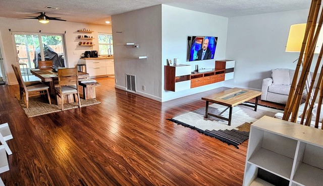 Remodeled Modern Home, 6-min-2-Beach, Sleep 16, +FREE Watersports & Rental Cars!