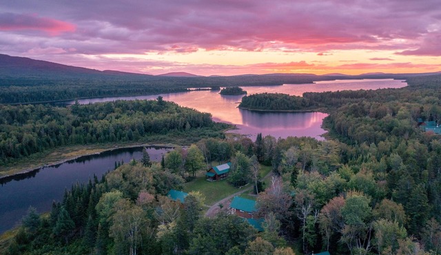 Remote Lakeshore Cabin, Canoes/Kayaks, Kitchenette, Shared Bathroom and Sauna