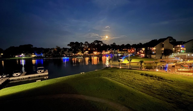 Renovated third floor lakefront condo, great views and direct lake access in Montgomery
